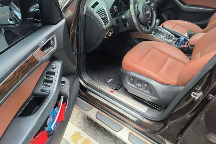 Used Audi Q5 2016 40 TFSI Trendy Edition Driver Seat