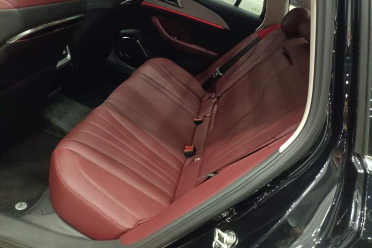 Used Hongqi H5 2025 2.0T Automatic Flag Edition – 500 000 Units Commemorative Version Left Rear Seat