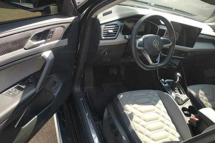 Used Volkswagen Tayron 2023 280TSI Two-Wheel-Drive Luxury Plus Advanced Version
