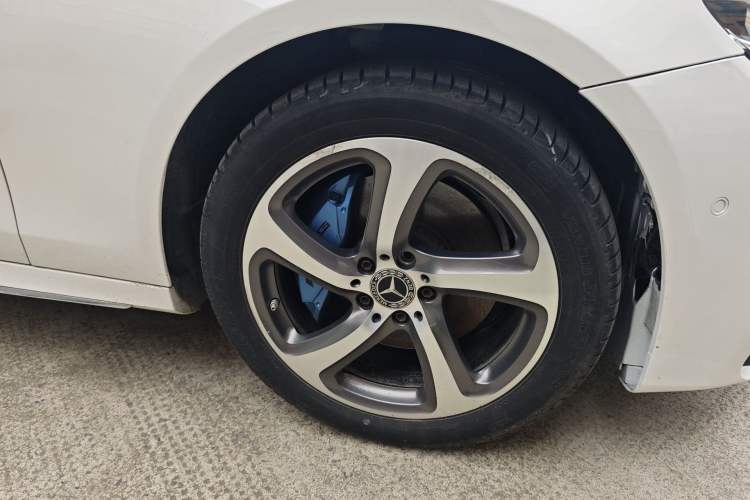 Used Mercedes-Benz E-Class 2017 E 300 L Sporty and Stylish Model
