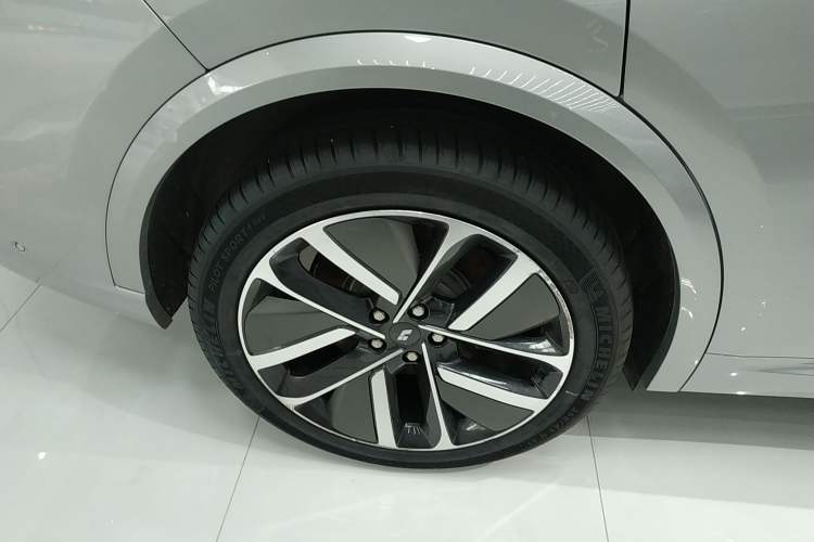 Used Li Auto L9 2022 Max model Exterior 4