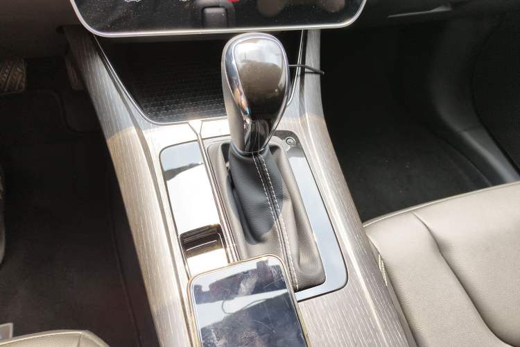 Used Venucia D60 2023 PLUS 1.6L XL CVT Yue Ling Edition Gear Lever