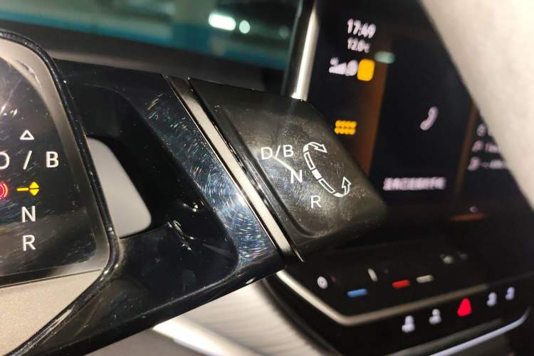 Used Volkswagen ID.4 CROZZ 2022 Standard Range PURE Edition Gear Lever