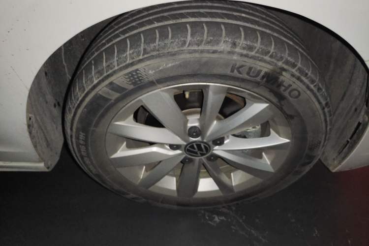 Used Volkswagen Bora 2021 1.5L Automatic Elite Smart Connect Edition Right Front Wheel Hub