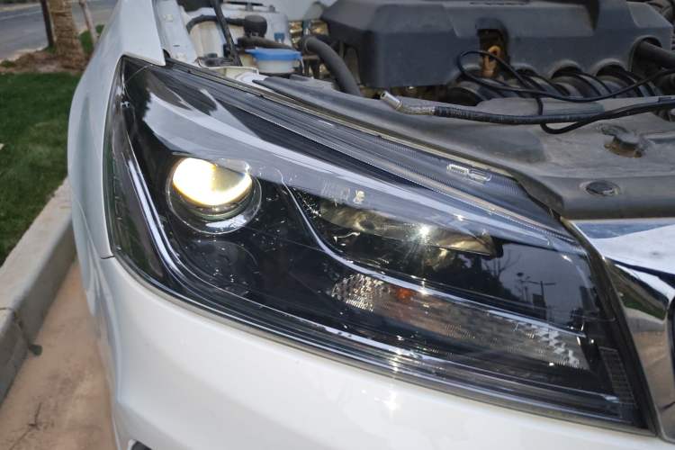 Used Geely Auto Emgrand 2019 Leading Edition 1.5L CVT Luxury Model China VI Standard Right Front Headlight