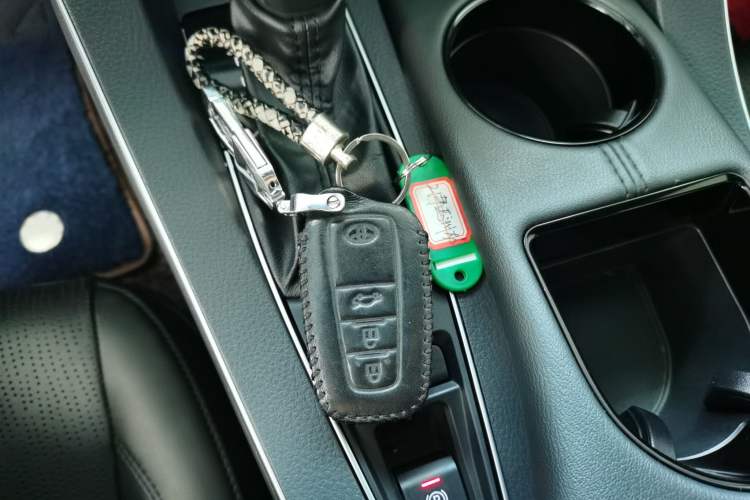 Used Toyota Avalon 2019 2.0L XLE Premium Edition China VI