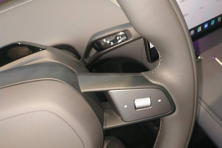 Used Xiaomi Auto YU7 2025 Ultra-Long Range Rear-Wheel Drive Version Gear Lever