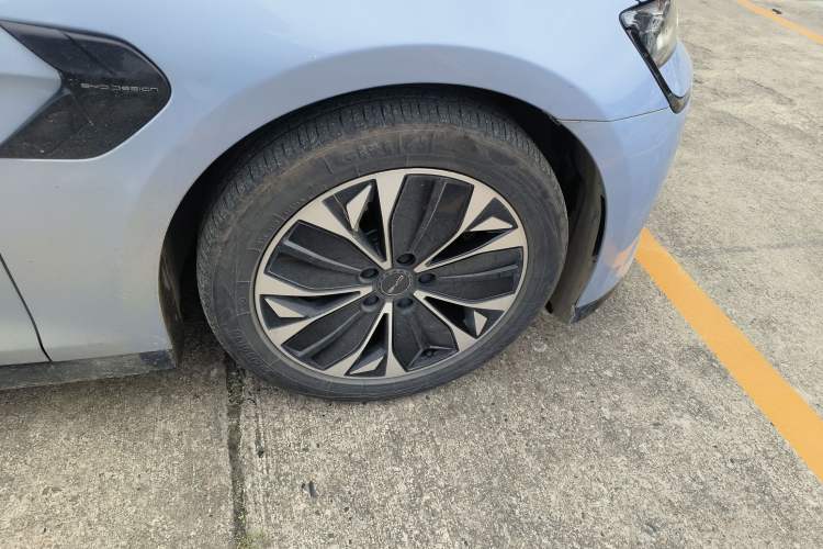 Used BYD Seal 2022 550 km Standard Range Rear-Wheel Drive Elite Version Right Rear Wheel Hub