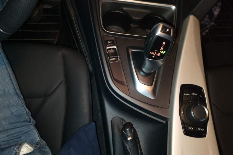 Used BMW 3 Series 2015 316i Active Edition Gear Lever