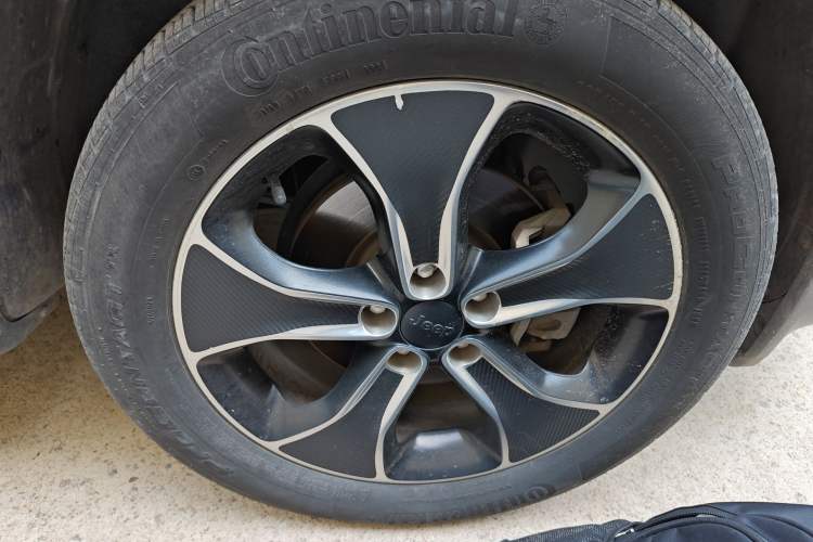 Used Jeep Compass 2017 200T Automatic Prestige Edition Right Front Wheel Hub