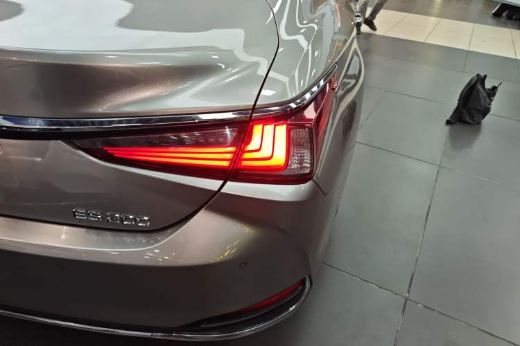 Used Lexus ES 2020 200 Excellence Edition Right Rear Taillight