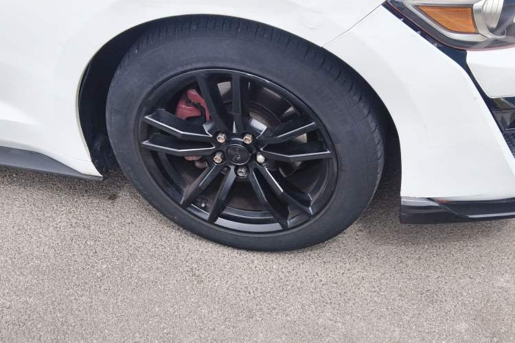 Used Ford Mustang  Right Front Wheel Hub