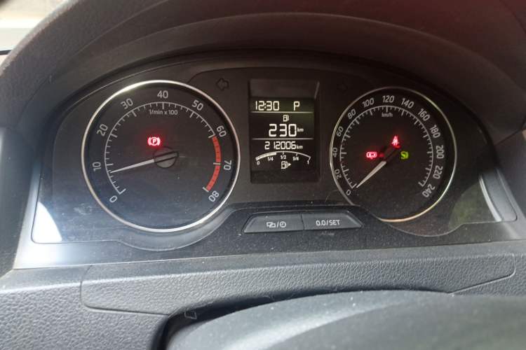 Used Skoda Rapid Spaceback 2014 1.6L Automatic Enjoyment Edition