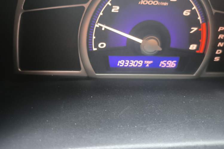 Used Honda Civic 2009 1.8L automatic luxury edition Odometer Close Up