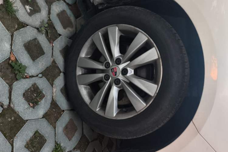 Used Roewe 360 2015 1.5L Automatic Luxury Edition Right Front Wheel Hub