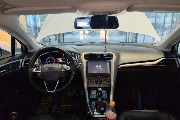 Used Ford Mondeo 2013 2.0L GTDi 200 Fashion Edition Center Console