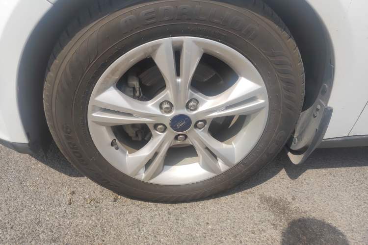 Used Ford Focus 2012 Sedan 1.6L Automatic Fashion Edition
