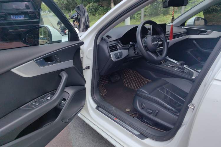 Used Audi A4L 2018 30th Anniversary Edition 40 TFSI Fashion Model
