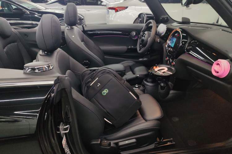 Used MINI 2023 Revised 2.0T COOPER S CABRIO Artist Right Front Seat