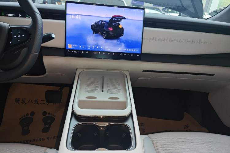 Used VOYAH COURAGE 2024 Long-Range Supercharge Edition Audio And AC Panel