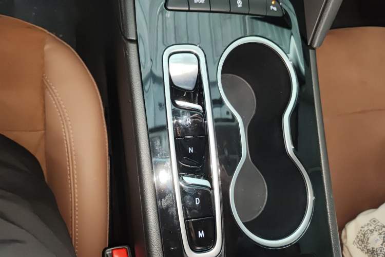 Used Buick Regal 2024 28T Luxury Edition Gear Lever