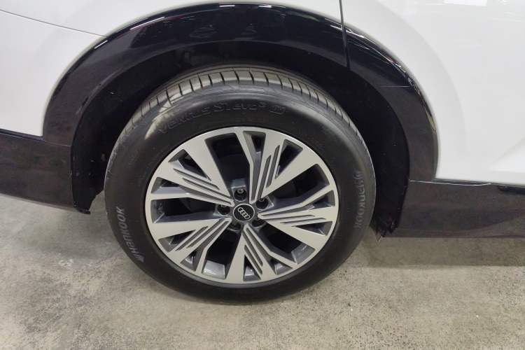 Used Audi Q5 e-tron 2023 40 e-tron Shining Edition Mecha Kit
