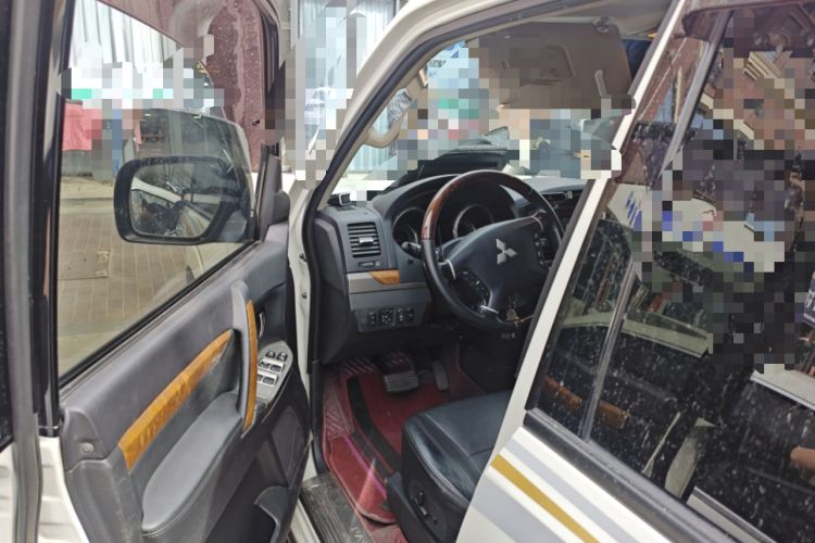 Used Mitsubishi Pajero 2018 3.0L Automatic Prestige Edition Driver Seat