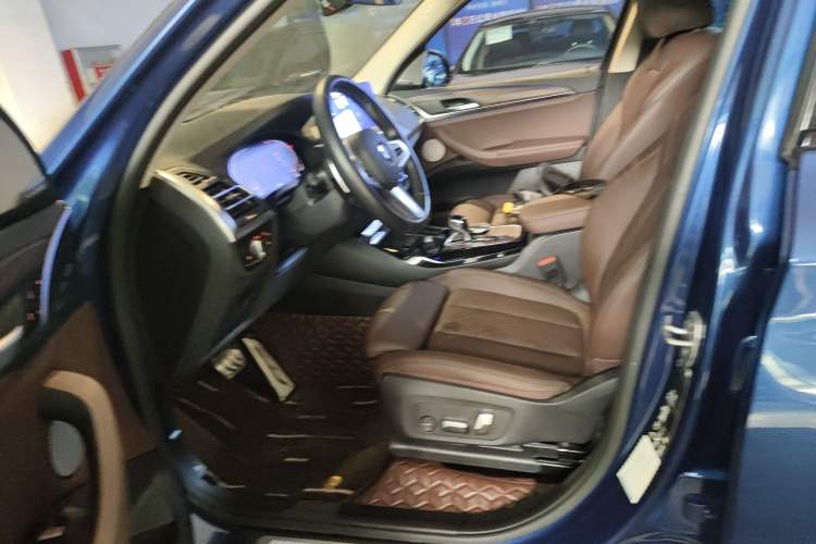 Used BMW X3 2022 Second Facelift xDrive30i Leading Edition M Night Sky Package Left Front Seat