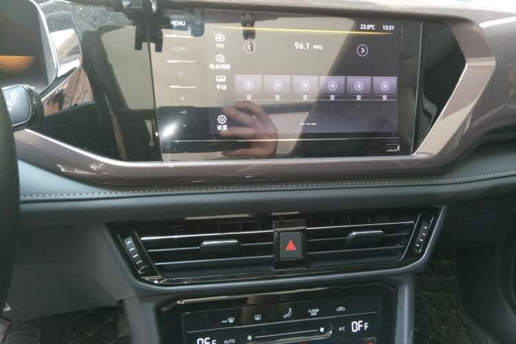 Used Volkswagen Tharu 2022 280TSI Two-Wheel Drive Comfort Edition Audio And AC Panel