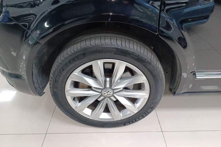 Used Volkswagen Multivan 2018 2.0 TSI Two-Wheel-Drive Luxury Edition 7 Seats
