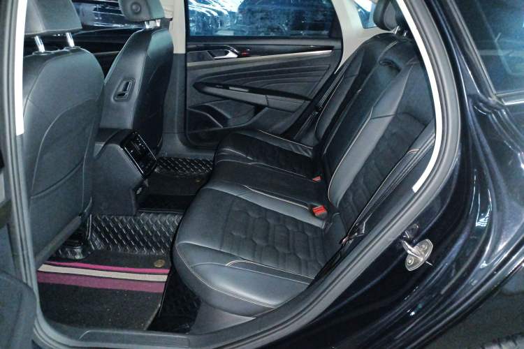Used Volkswagen Passat 2019 330TSI Elite Edition China VI Left Rear Seat