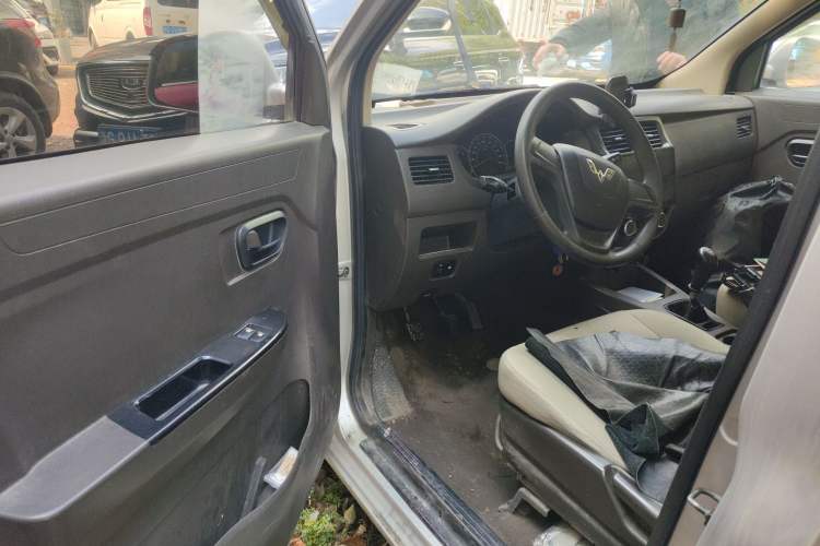 Used Wuling Rongguang V 2015 1.2L Standard Version Driver Seat