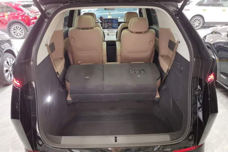 Used XPeng X9 2025 650 Long-Range Max Trunk