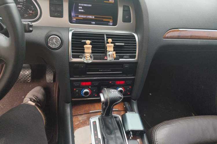 Used Audi Q7 2014 35 TFSI Sport Edition Audio And AC Panel