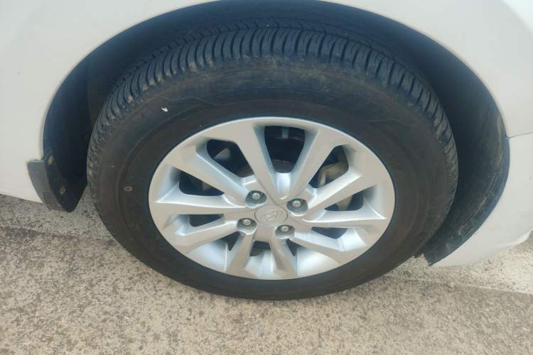 Used Hyundai Verna (new generation) 2016 1.4L Manual Cool Edition GLS Right Rear Wheel Hub