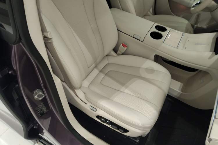 Used Hima Luxeed R7 2024 All-Electric 736 km Ultra Right Front Seat