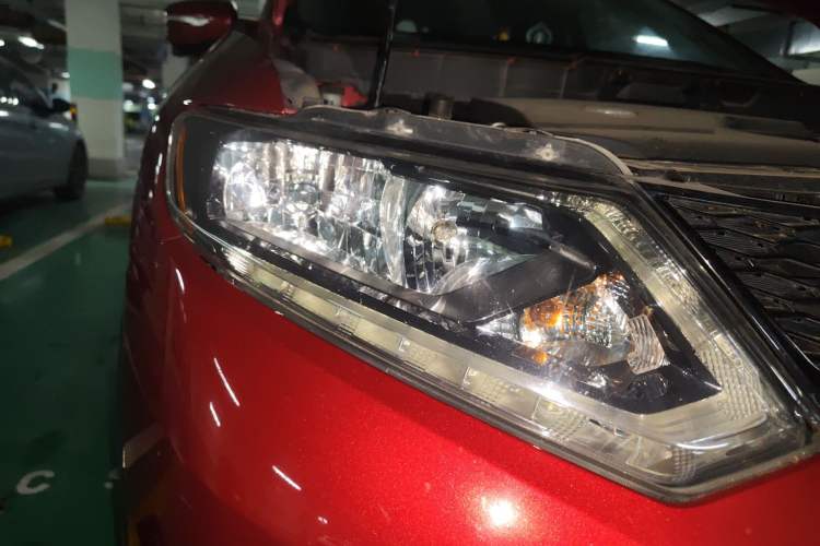 Used Nissan X-Trail 2015 2.0L CVT Comfort MAX Edition 2WD Right Front Headlight