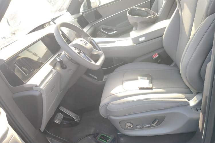 Used Denza N9 2025 Flagship Model
