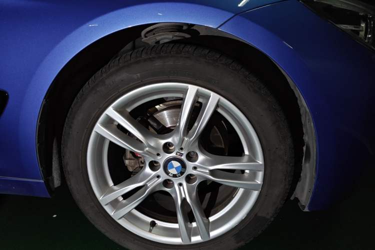 Used BMW 3 Series GT 2018 320i M Sport Edition Right Front Wheel Hub