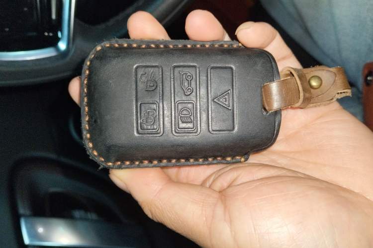 Used Land Rover Discovery Sport 2022 249 PS R-Dynamic S Performance Edition 5 Seats Interior 1