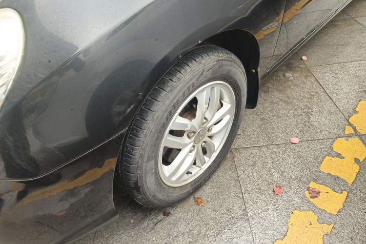 Used Hyundai Celesta 2015 1.6L Manual Comfort Model Left Front Wheel Hub