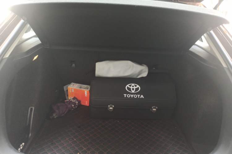 Used Volkswagen Cross Lavida 2014 1.6L Automatic Trunk