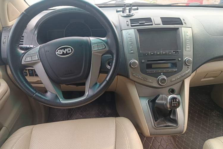 Used BYD S6 2014 2.0L Manual Luxury 5-Seater