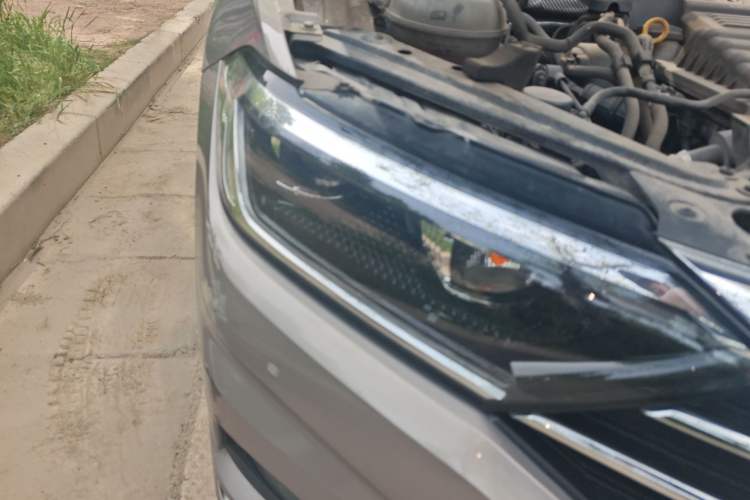 Used Volkswagen Sagitar 2019 200TSI DSG Comfort Version China VI Standard Right Front Headlight