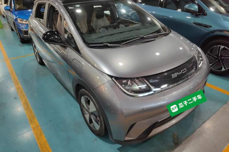 Used BYD Dolphin 2023 420 km Fashion Edition Front Right 45 Deg