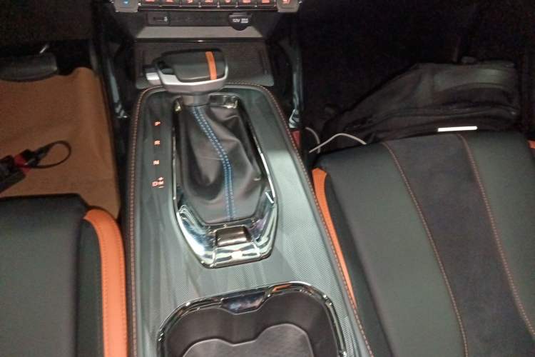 Used CHANGAN OSHAN X5 2022 Sport Edition 1.5T DCT Cyclone Assault Gear Lever