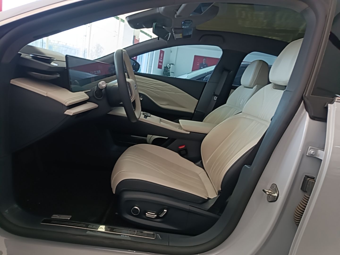 Geely Galaxy E8 2024 550 km Range Rear-Drive MAX — снимка 17