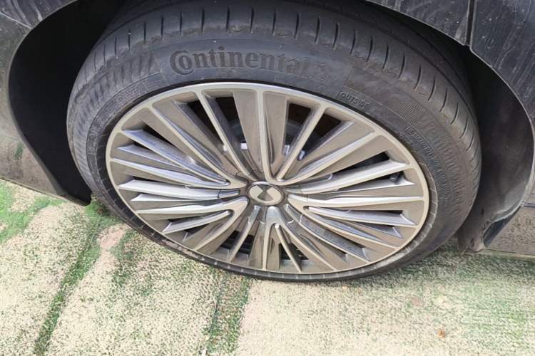 Used Denza Z9 2024 1100 km All-Wheel-Drive Ultra Version