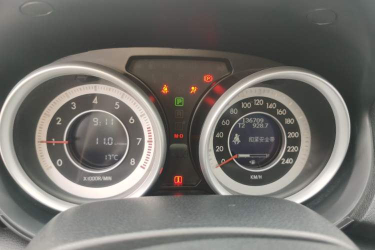 Used Bestune B90 2014 1.8T Automatic Luxury Model Odometer Close Up