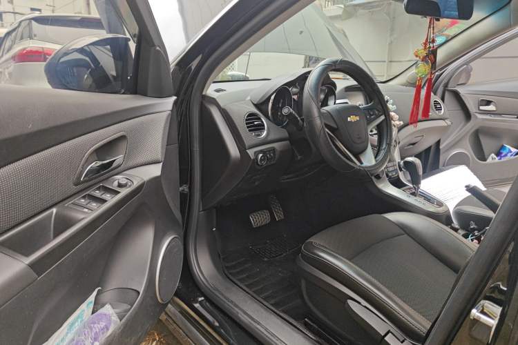 Used Chevrolet Cruze 2013 Hatchback 1.6T Automatic Flagship Model